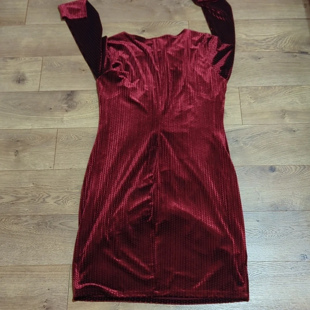 TAHARI Dark RED VELVET SHEATH DRESS Lined Stretchy Long Sleeve Large - Picture 3 of 8